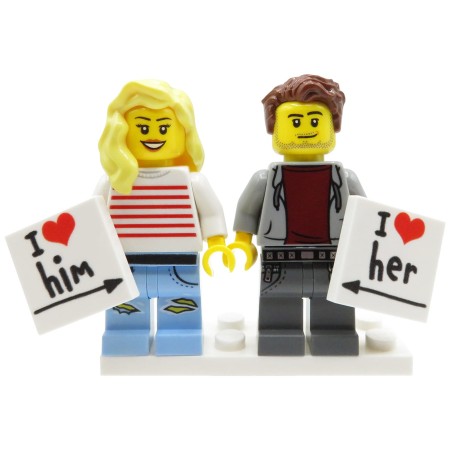 Figurines LEGO® personnalisées couple avec panneaux Love – cadeau personnalisé pour la Saint-Valentin et l’anniversaire
