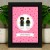 Figurines LEGO® personnalisées couple dans un cadre (fond rose) – cadeau personnalisé pour la Saint-Valentin et l’anniversaire