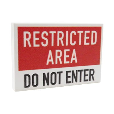 Zum Produkt Warnschild „Restricted Area“ – Custom bedruckte LEGO® Fliese