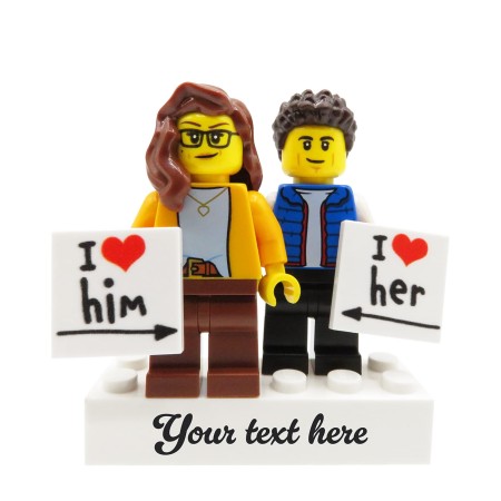 Figurines LEGO® personnalisées couple avec panneaux Love et votre texte – cadeau personnalisé pour l’anniversaire et la Saint-Valentin