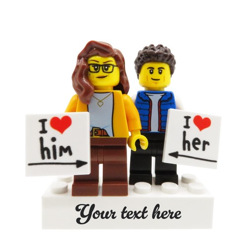 Zum Produkt Verliebtes Paar – Personalisierte Figuren aus LEGO® Teilen – Dein eigener Text + „I Love“-Schilder
