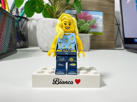 Figurine LEGO® personnalisée avec votre texte sur une brique – exemple de personnalisation 2