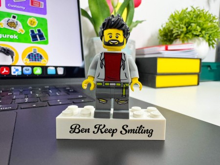 Figurine LEGO® personnalisée avec votre texte sur une brique – exemple de personnalisation 3