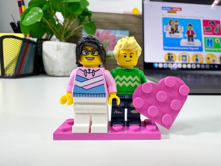 Personalisierte LEGO® Figuren Paar mit Herz - Personalisierungsbeispiel 1
