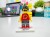 Personalisierte LEGO® Figur mit deinem Text auf der Platte - Personalisierungsbeispiel 1