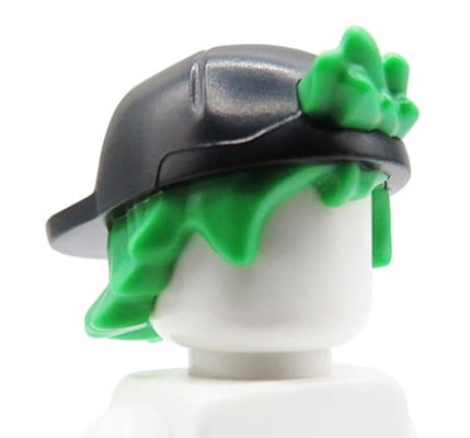 Zum Produkt LEGO® Minifigur Haar – Grün mit schwarzer Baseballkappe