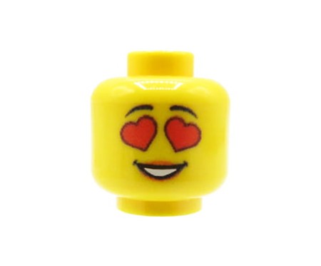 Tête LEGO® custom – jaune, féminine, heart eyes, impression UV originale par Extra Extra Bricks sur tête LEGO®