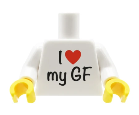 Custom LEGO Torso – weißes T-Shirt mit „I love my GF“-Aufdruck