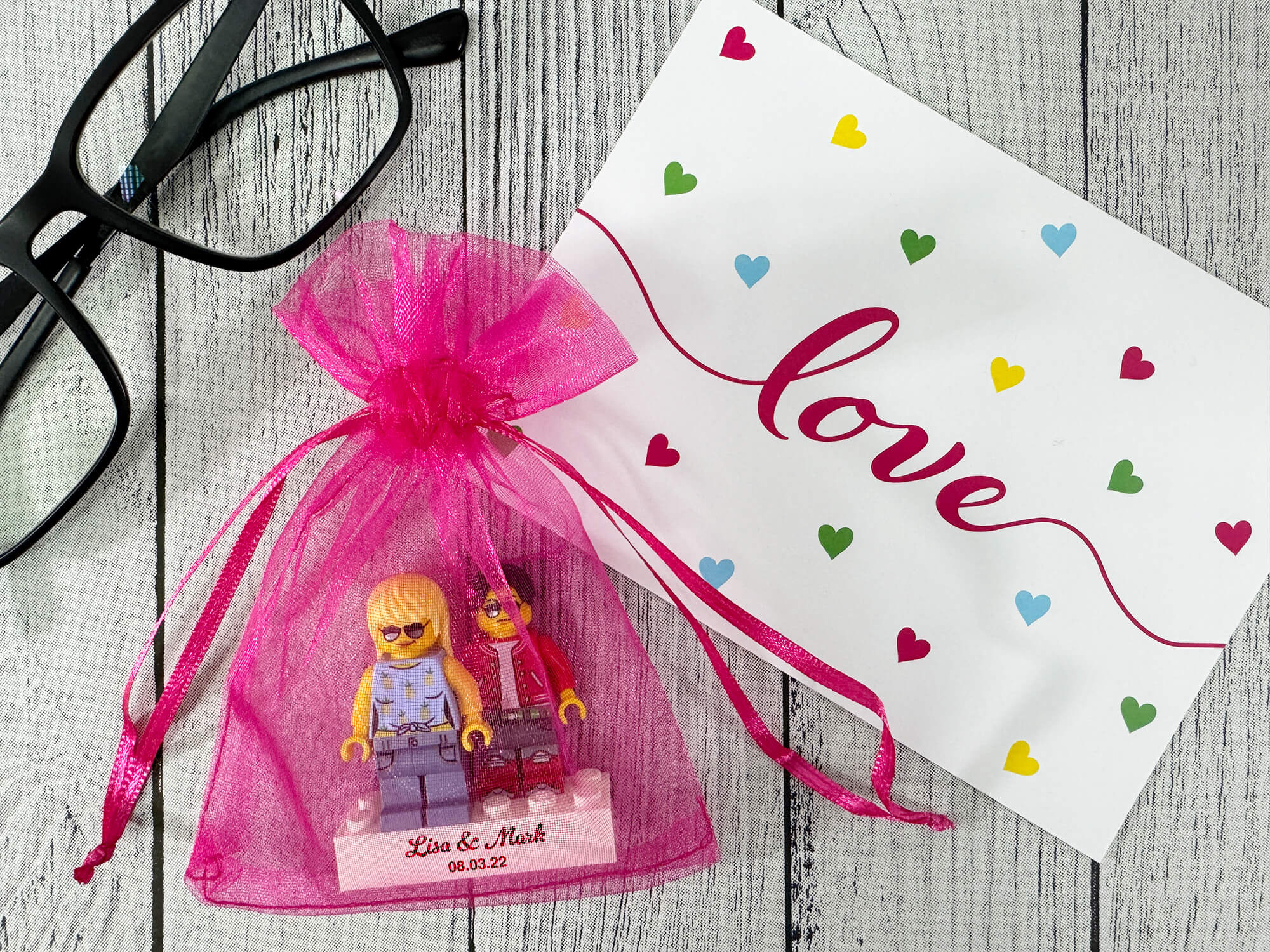 Personalisierte LEGO® Figuren Paar mit deinem Text auf der Basis - Geschenkverpackung