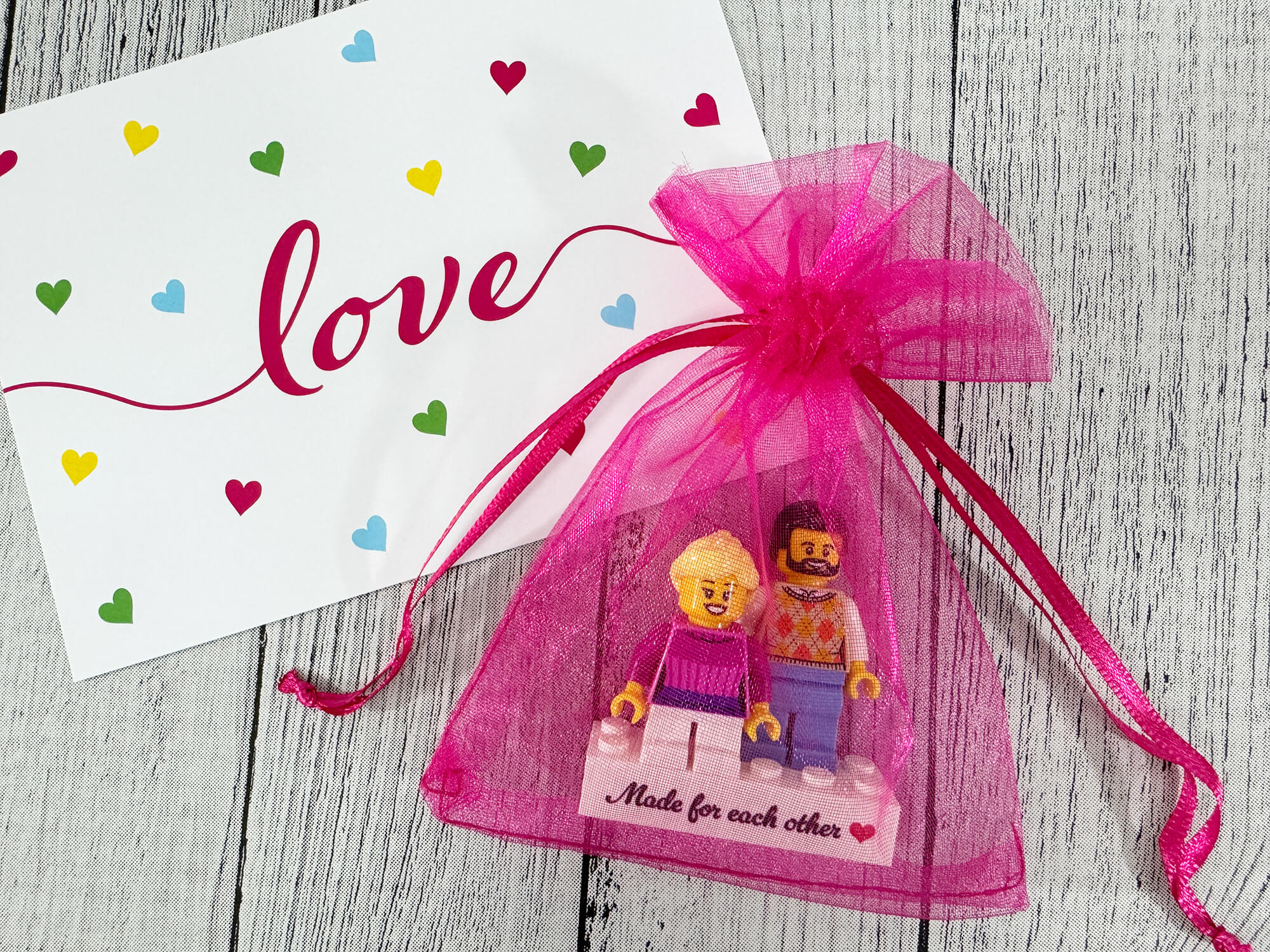 Figurines LEGO® personnalisées couple avec panneau Made for each other - emballage cadeau